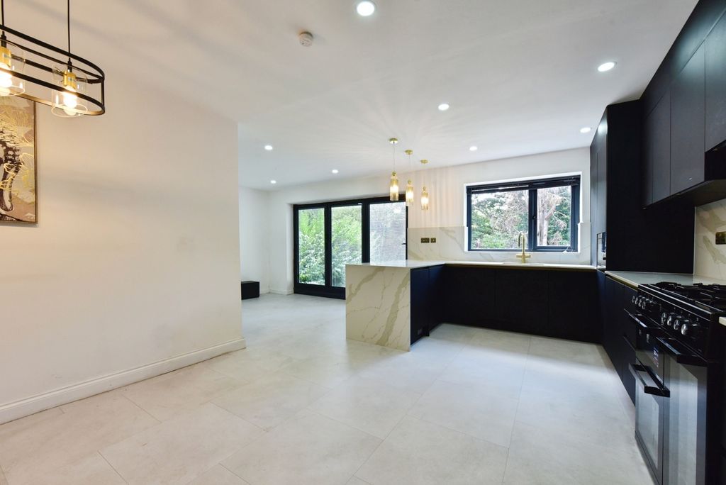 Property photo 3 of 22 Pbox-Img.Jpg