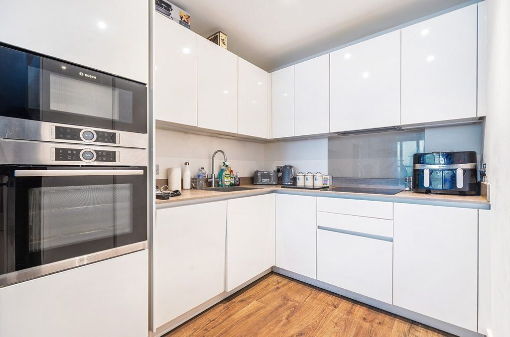 Property photo 1 of 7 Kitchen