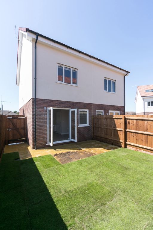 Property photo 2 of 13 Garden