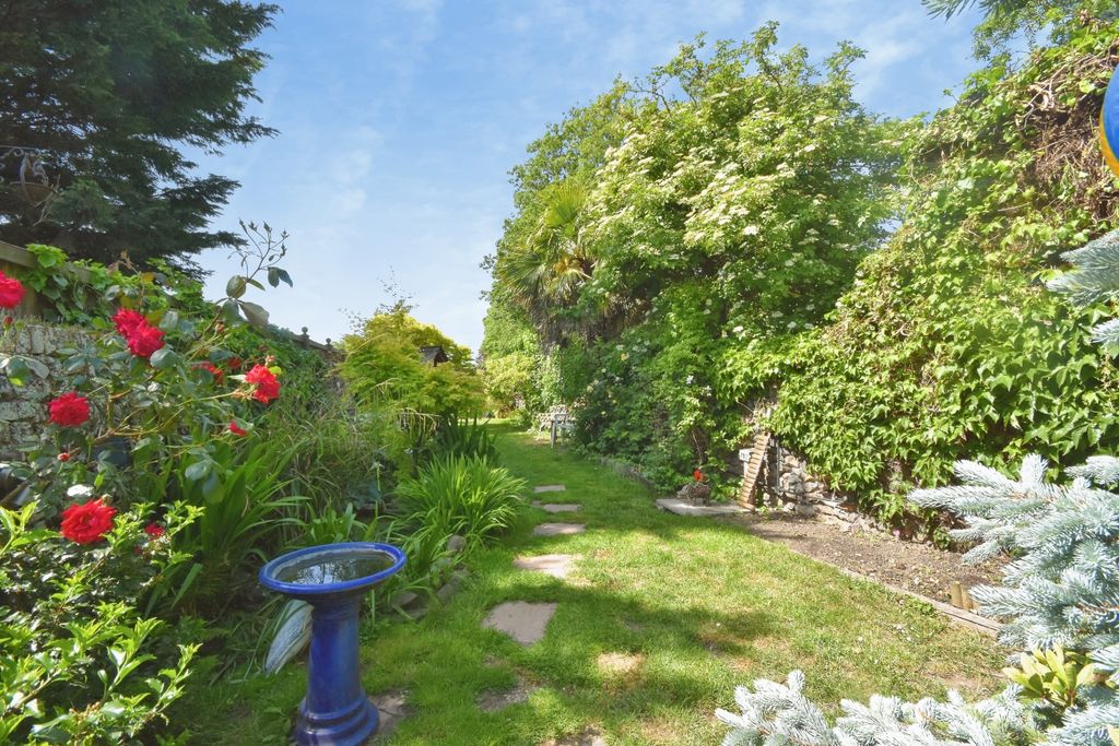 Property photo 2 of 18