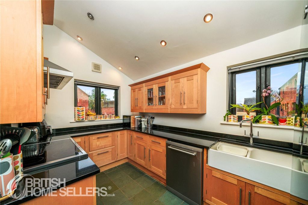 Property photo 2 of 15 Picture No. 18