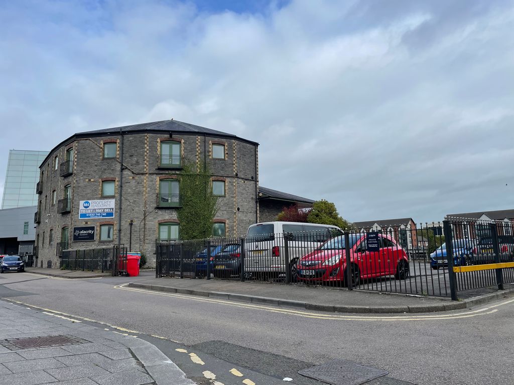 Property photo 1 of 14 External