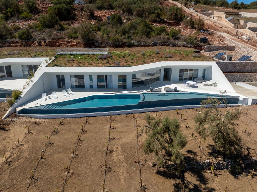 Property photo 3 of 33