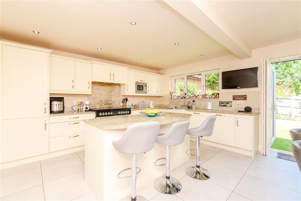 Property photo 2 of 16 Kitchen/Diner