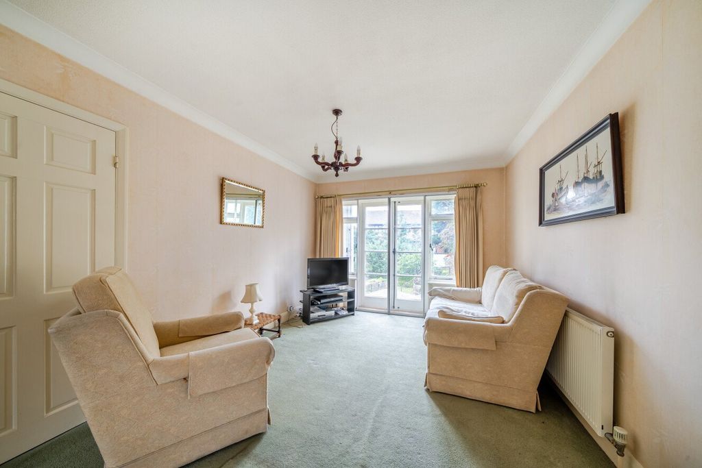 Property photo 2 of 21 Picture No. 11