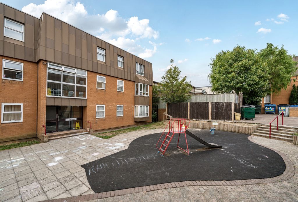 Property photo 2 of 10 1340654-1-689E1Ca...