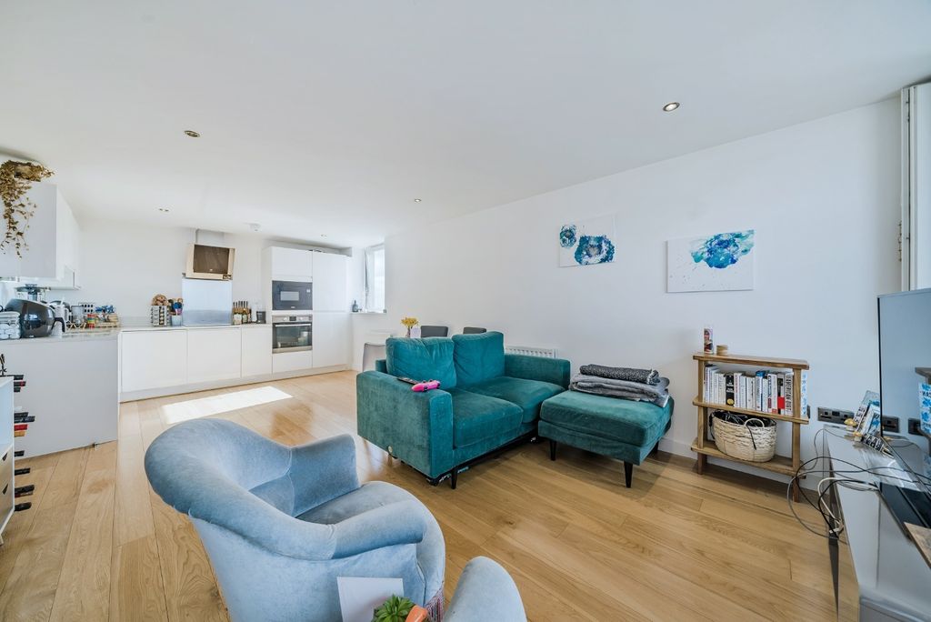 Property photo 2 of 10 4228052