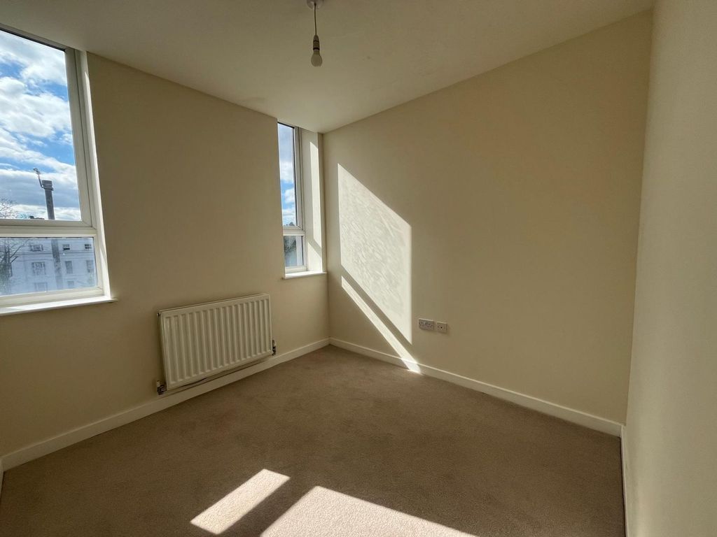 Property photo 3 of 6