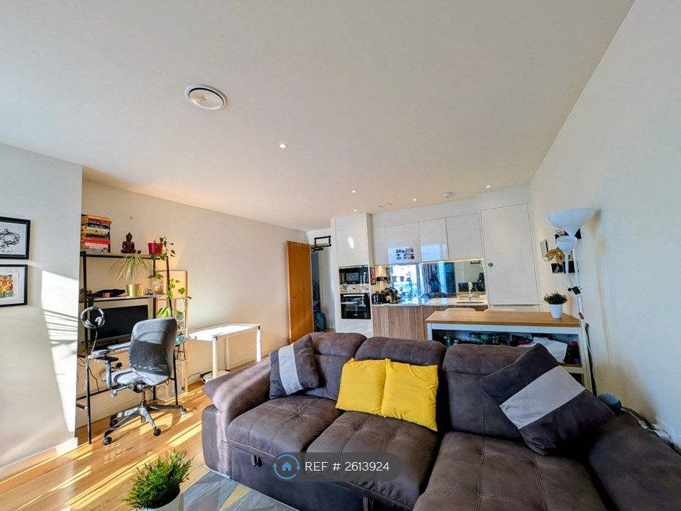 Property photo 1 of 21 Living Room