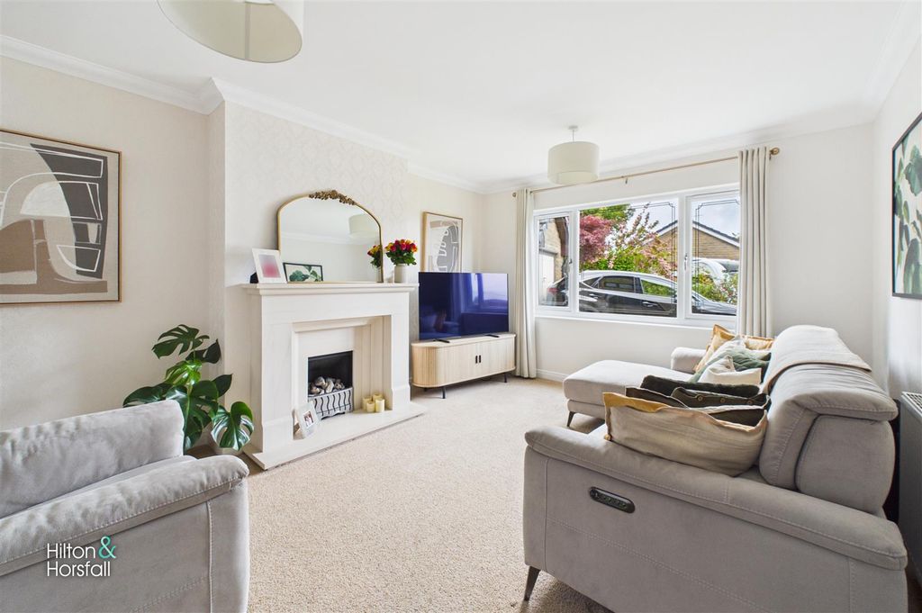 Property photo 2 of 27 Oaken Bank