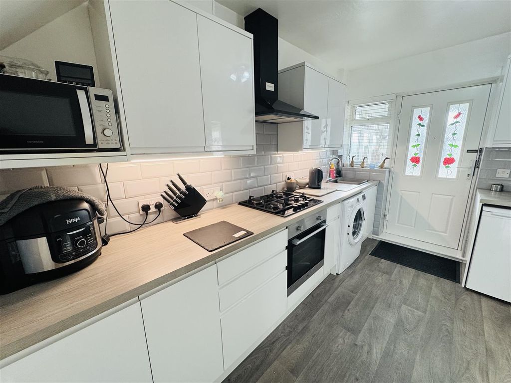 Property photo 3 of 13 Kitchen