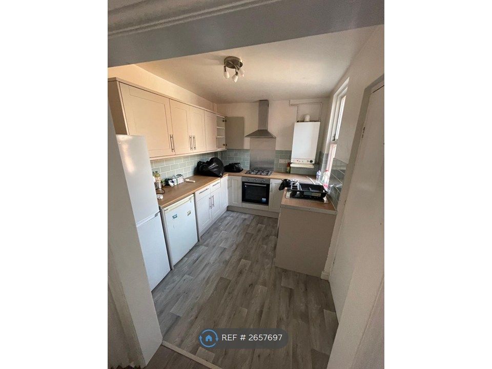 Property photo 3 of 14 Kitchen