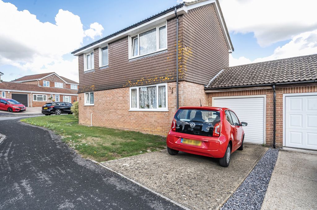 Property photo 1 of 13 1349588-2-68Bee67...