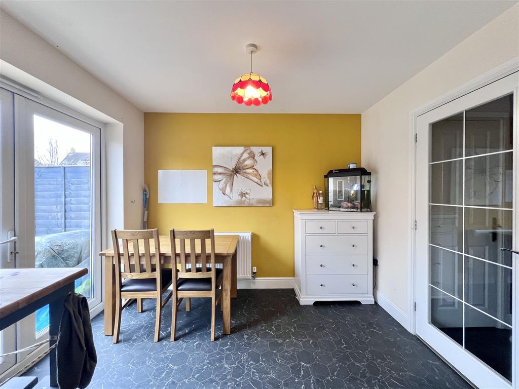 Property photo 3 of 17 Dining Room