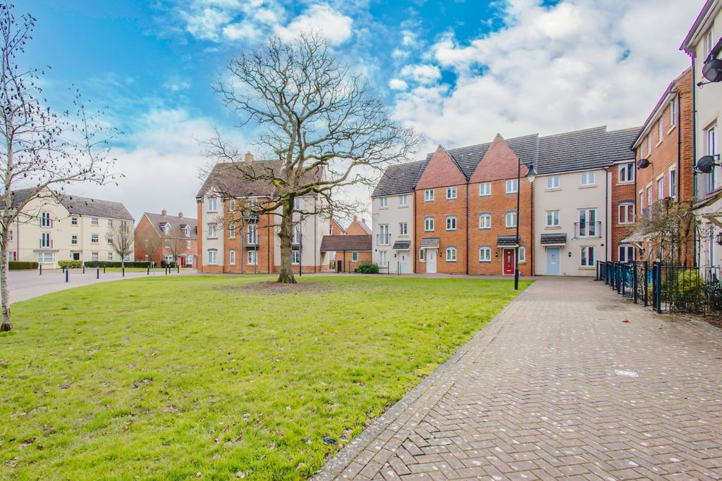 Property photo 2 of 28 4890712