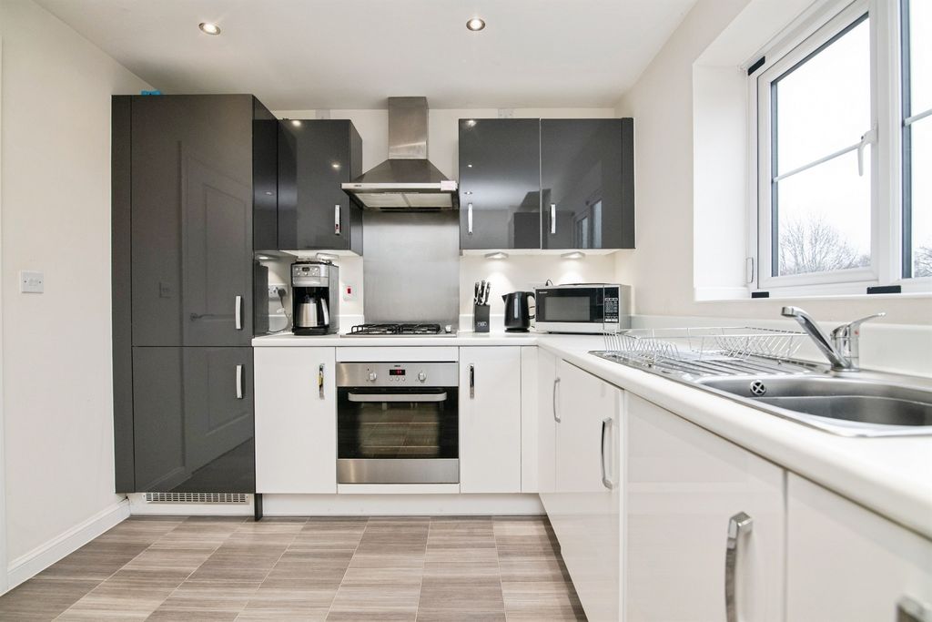 Property photo 2 of 23