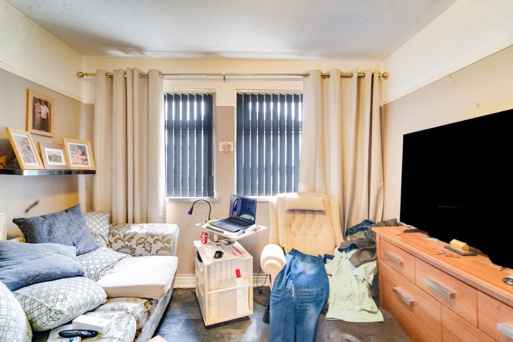 Property photo 2 of 32