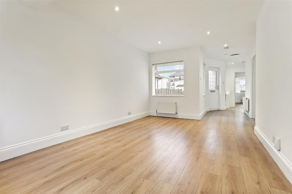 Property photo 3 of 16 43 Hadley Avenue-011.Jpg