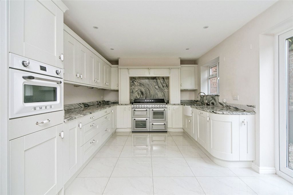 Property photo 2 of 24 Picture No. 10