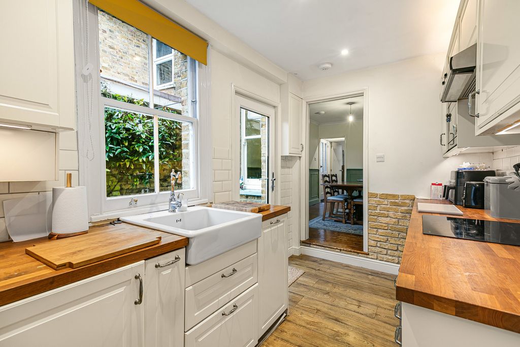 Property photo 3 of 20 Kitchen