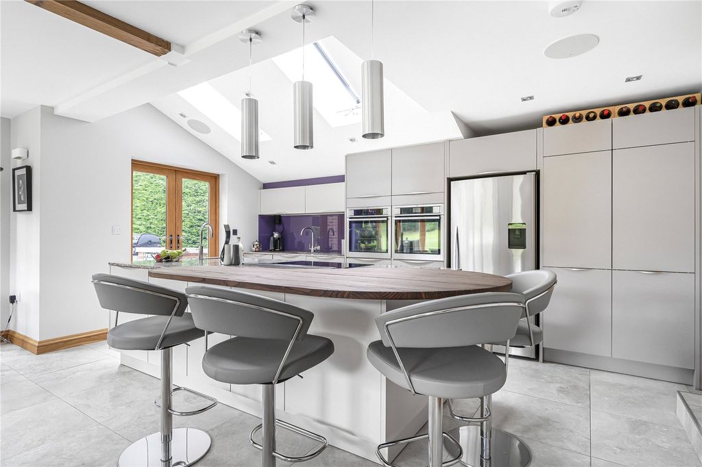 Property photo 2 of 14 Kitchen
