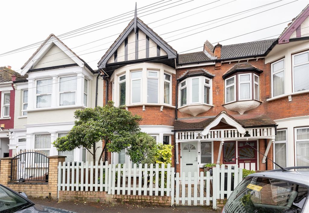 Property photo 1 of 21 Colchester Road, E10