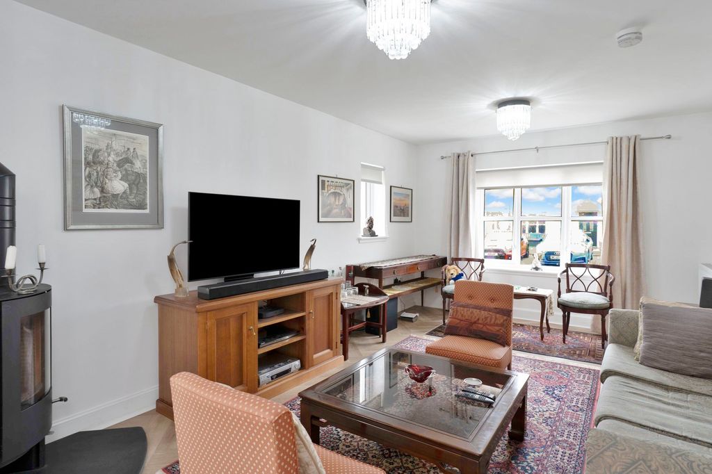 Property photo 1 of 36 Living Room