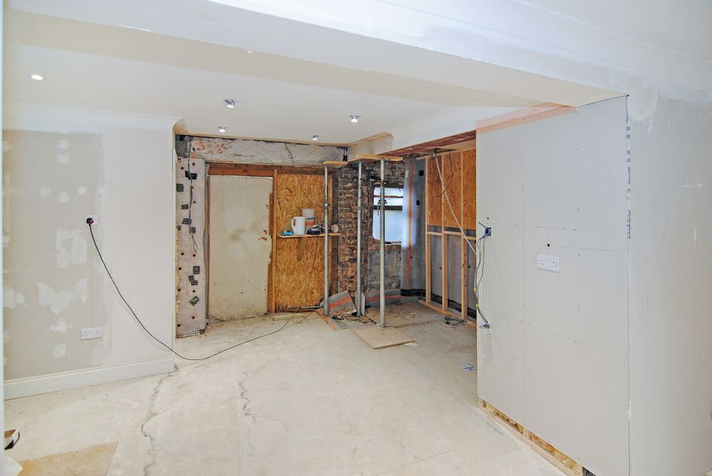 Property photo 3 of 6