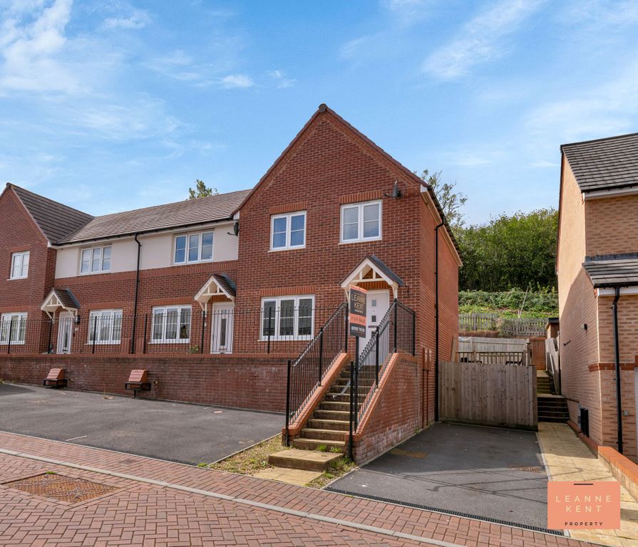 Property photo 1 of 32