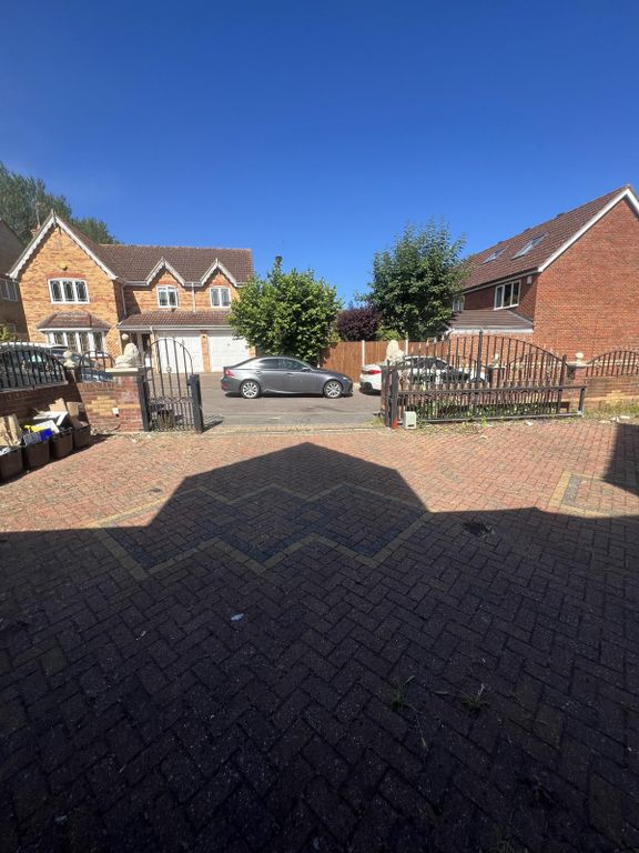 Property photo 1 of 26 4 Bed Detached House To Rent Mylne Close, Cheshunt En8 0Ps