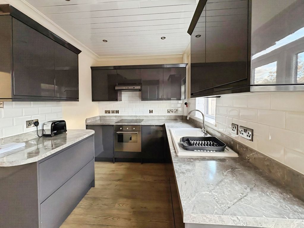 Property photo 3 of 23 Kitchen