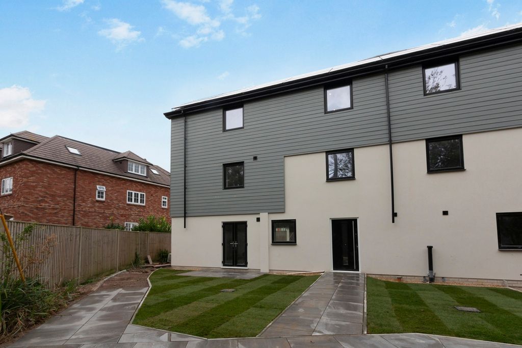 Property photo 2 of 19 Photo