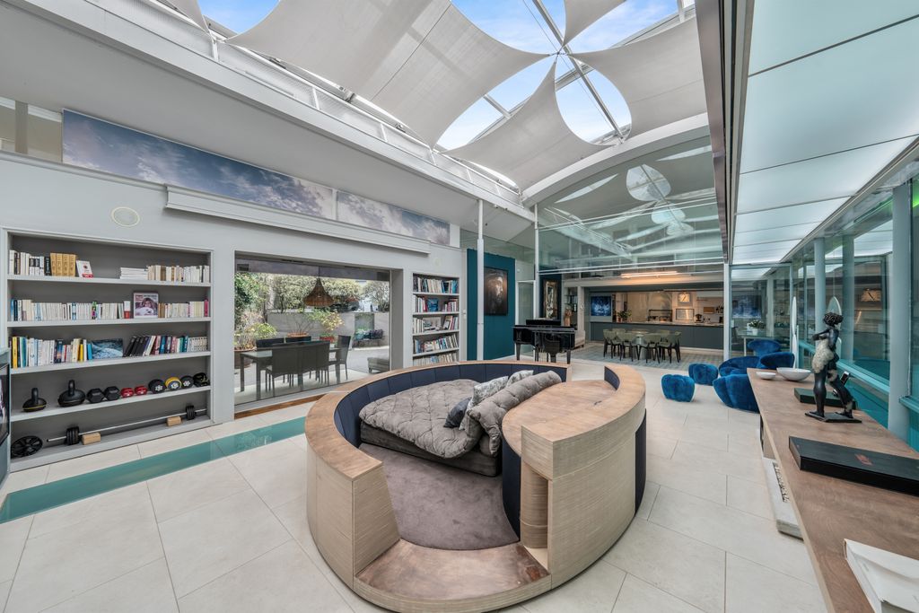 Property photo 1 of 21