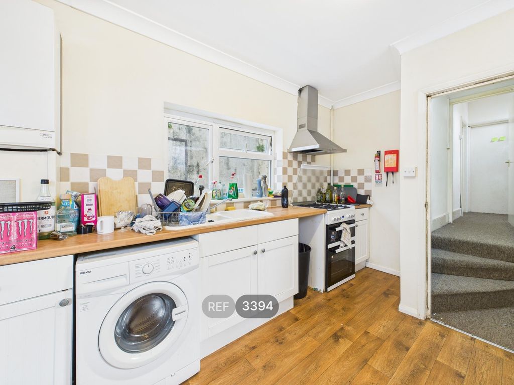 Property photo 2 of 17 Kitchen
