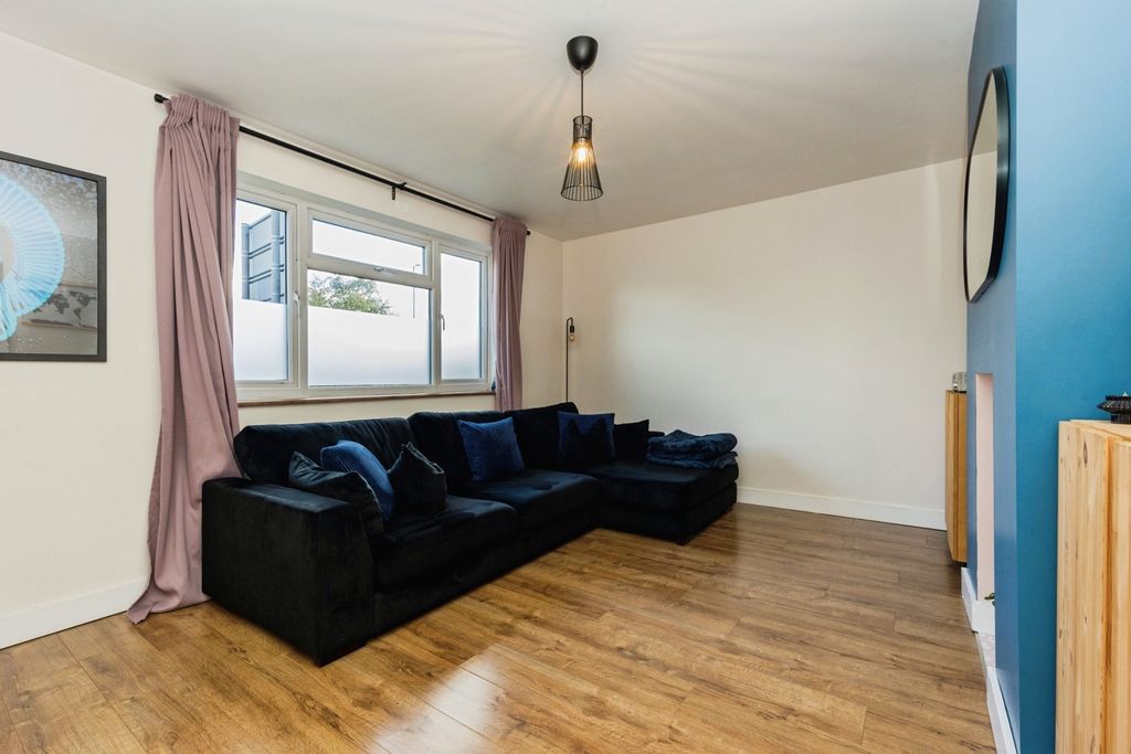 Property photo 2 of 21 Pbox-Img.Jpg