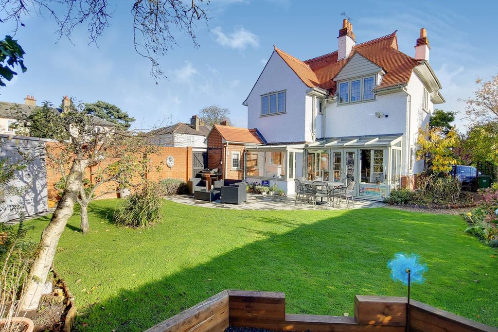 Property photo 2 of 21