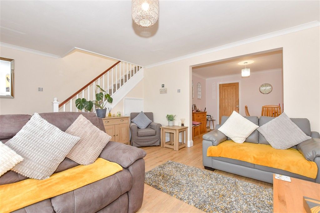 Property photo 2 of 10 Lounge