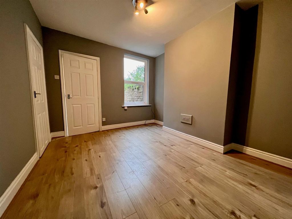 Property photo 2 of 9 12A Garnet.Jpg