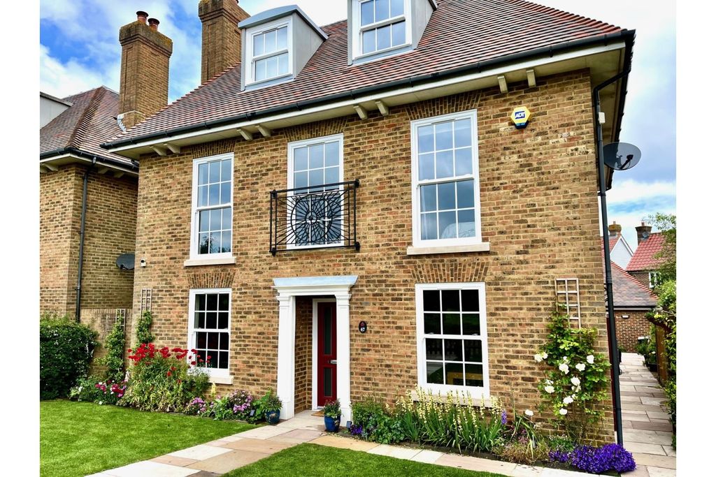 Property photo 1 of 28