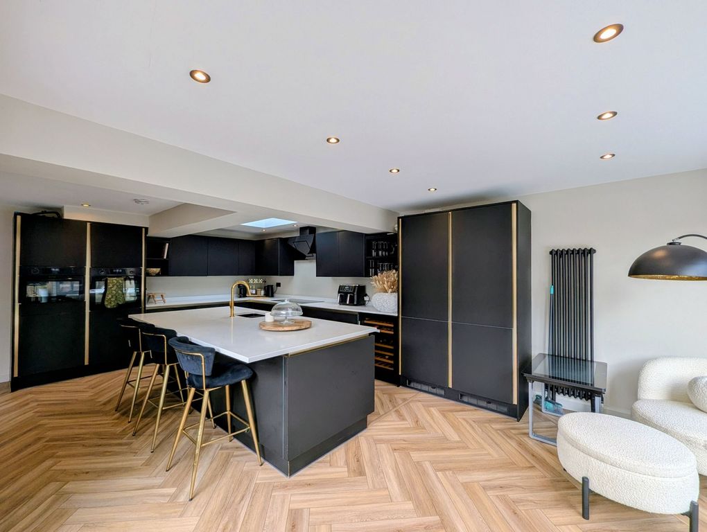 Property photo 2 of 24