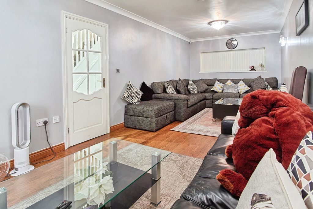 Property photo 3 of 20 Pbox-Img.Jpg