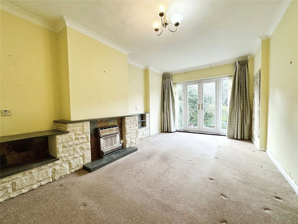 Property photo 3 of 13 Lounge