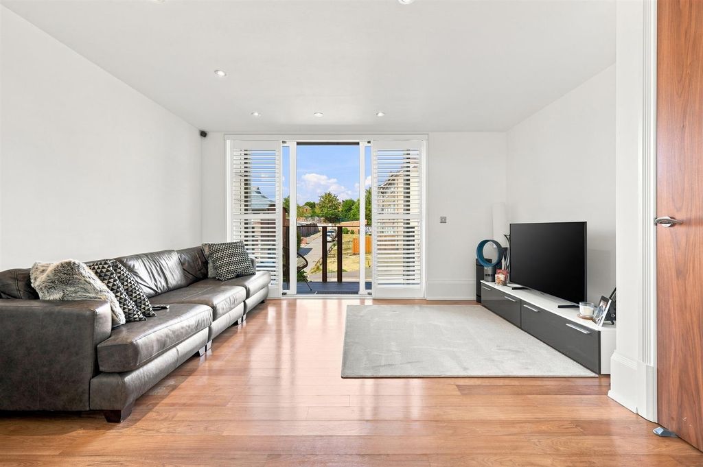Property photo 2 of 17 2