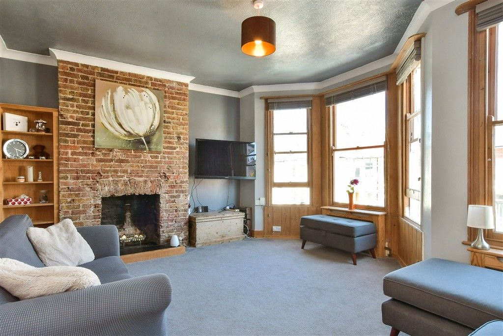Property photo 2 of 12 Lounge