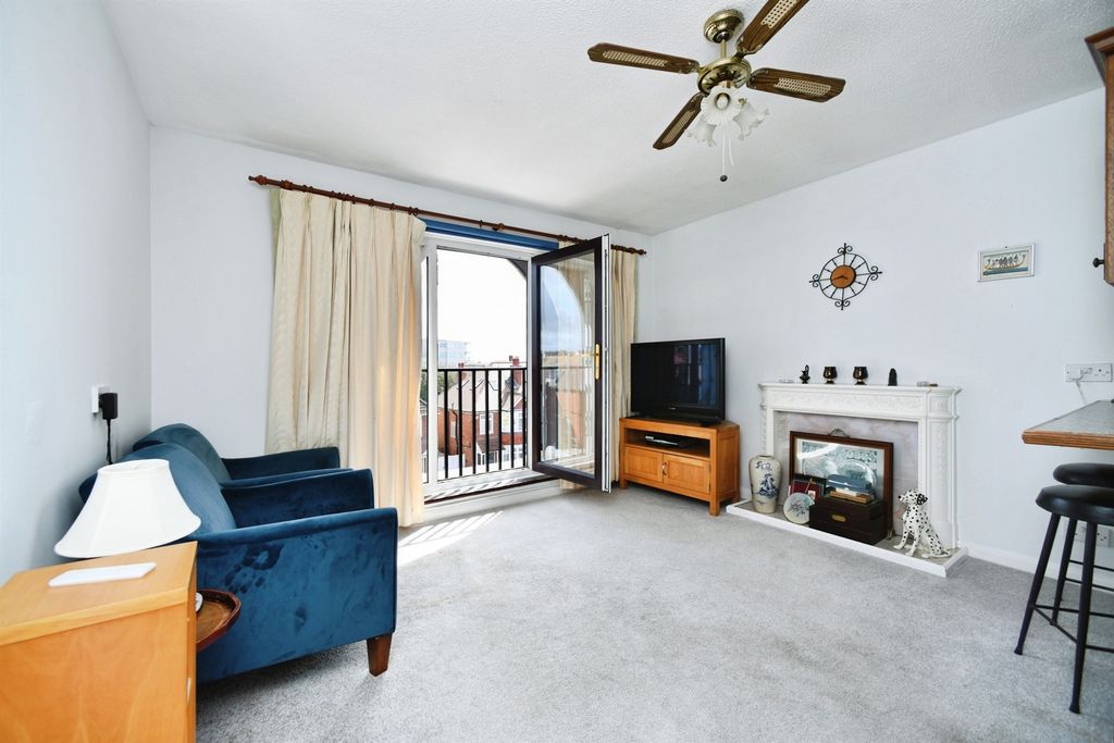 Property photo 3 of 13