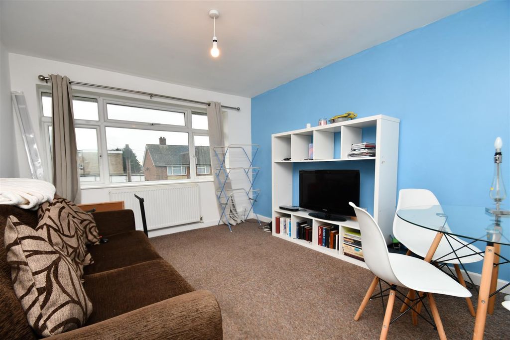 Property photo 2 of 5 Lounge.Jpg