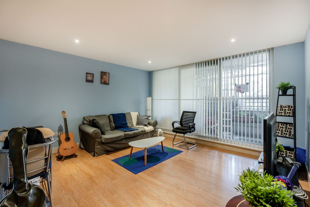 Property photo 1 of 13 8555127-Interior12