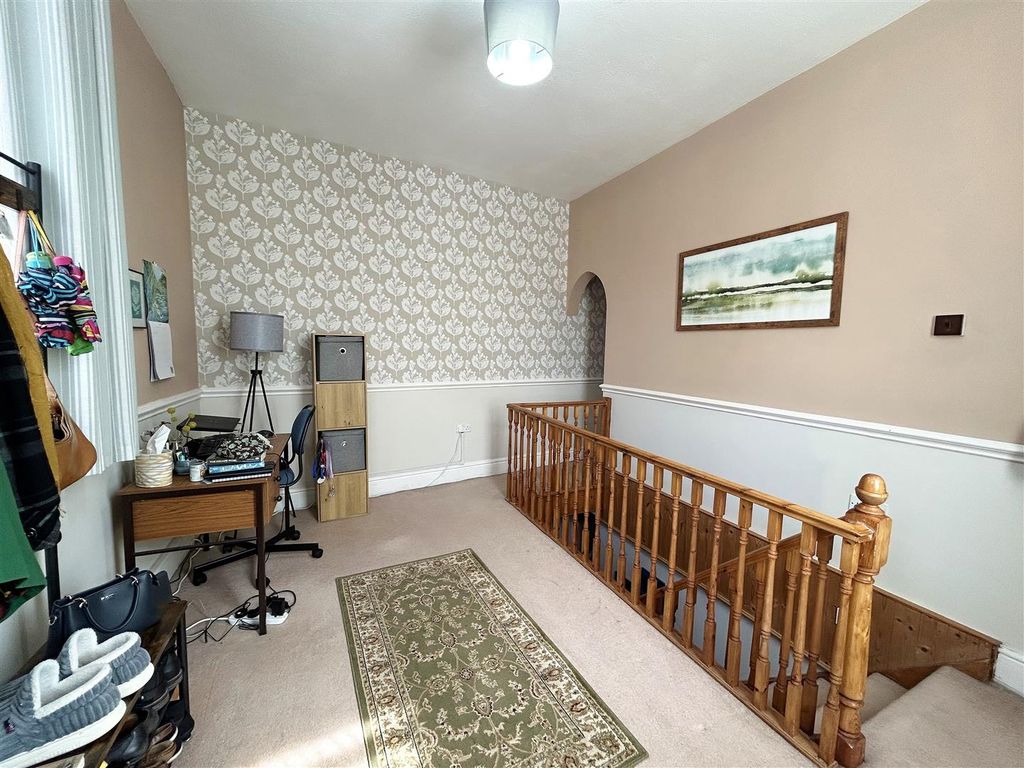 Property photo 3 of 8 Entrance