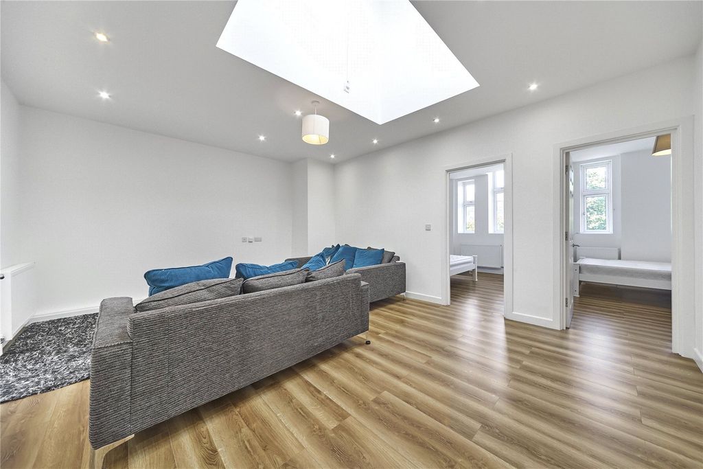 Property photo 3 of 9 Picture No. 01