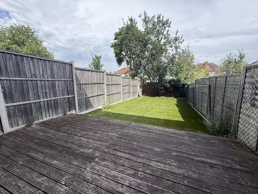 Property photo 1 of 13 Spacious Private Garden With Wooden Decking...